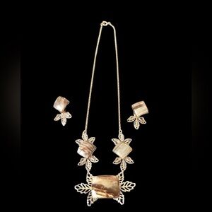 Vintage Gold Tone Leaf & Marbled Stone 16” Necklace & Clip-On Earring Set